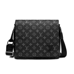 LOUIS VUITTON District